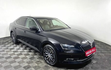 Skoda Superb III рестайлинг, 2018 год, 2 390 000 рублей, 3 фотография