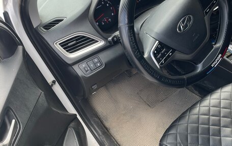 Hyundai Solaris II рестайлинг, 2021 год, 1 590 000 рублей, 7 фотография