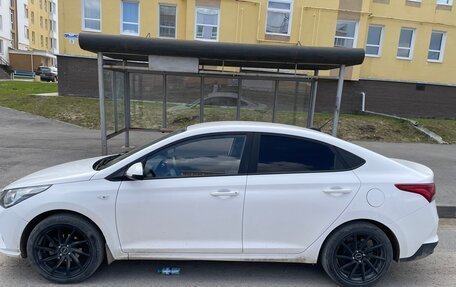 Hyundai Solaris II рестайлинг, 2021 год, 1 590 000 рублей, 3 фотография