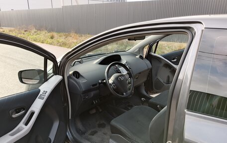 Toyota Yaris III рестайлинг, 2008 год, 750 000 рублей, 12 фотография