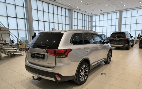Mitsubishi Outlander III рестайлинг 3, 2017 год, 1 650 000 рублей, 6 фотография