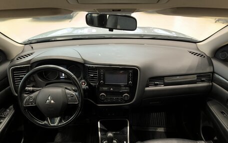 Mitsubishi Outlander III рестайлинг 3, 2017 год, 1 650 000 рублей, 17 фотография