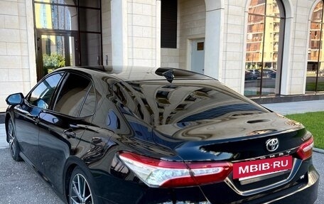 Toyota Camry, 2021 год, 3 375 000 рублей, 5 фотография