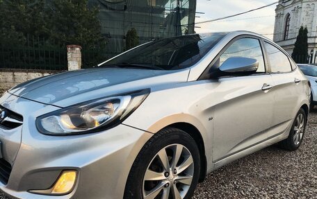 Hyundai Solaris II рестайлинг, 2012 год, 750 000 рублей, 2 фотография