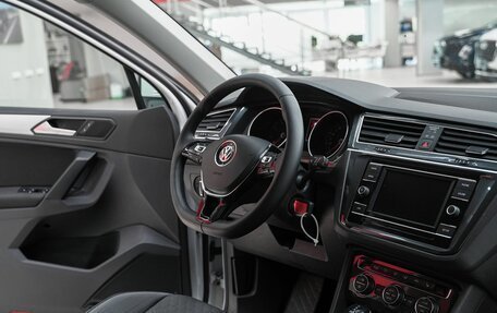 Volkswagen Tiguan II, 2018 год, 1 749 000 рублей, 6 фотография