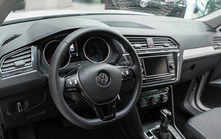 Volkswagen Tiguan II, 2018 год, 1 749 000 рублей, 7 фотография
