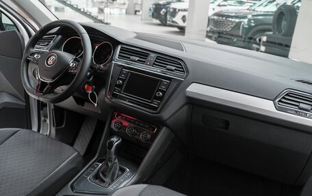 Volkswagen Tiguan II, 2018 год, 1 749 000 рублей, 10 фотография