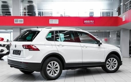 Volkswagen Tiguan II, 2018 год, 1 749 000 рублей, 3 фотография