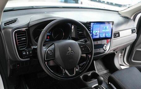 Mitsubishi Outlander III рестайлинг 3, 2016 год, 1 509 000 рублей, 9 фотография