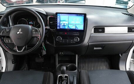 Mitsubishi Outlander III рестайлинг 3, 2016 год, 1 509 000 рублей, 10 фотография