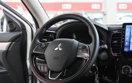 Mitsubishi Outlander III рестайлинг 3, 2016 год, 1 509 000 рублей, 11 фотография