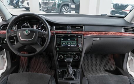 Skoda Superb III рестайлинг, 2012 год, 949 000 рублей, 10 фотография