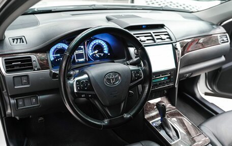 Toyota Camry, 2018 год, 2 099 000 рублей, 6 фотография