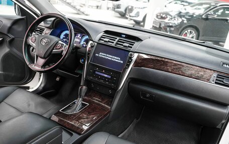 Toyota Camry, 2018 год, 2 099 000 рублей, 13 фотография
