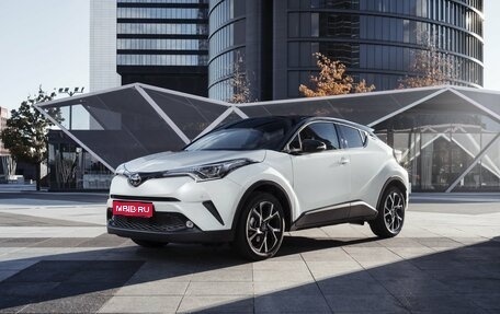 Toyota C-HR I рестайлинг, 2017 год, 1 700 000 рублей, 1 фотография