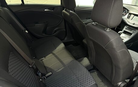 Opel Astra K, 2018 год, 1 100 000 рублей, 13 фотография