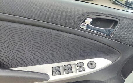 Hyundai Solaris II рестайлинг, 2013 год, 850 000 рублей, 18 фотография