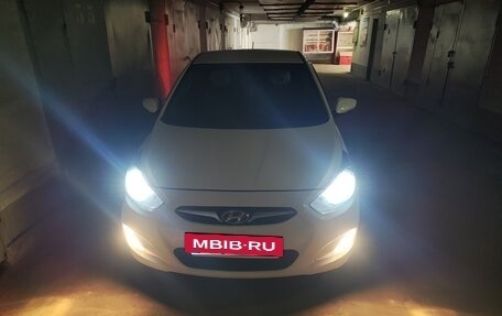 Hyundai Solaris II рестайлинг, 2013 год, 850 000 рублей, 5 фотография