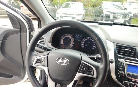 Hyundai Solaris II рестайлинг, 2013 год, 850 000 рублей, 28 фотография