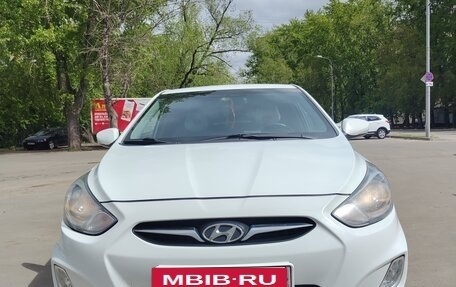 Hyundai Solaris II рестайлинг, 2013 год, 850 000 рублей, 32 фотография