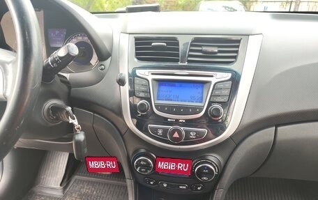 Hyundai Solaris II рестайлинг, 2013 год, 850 000 рублей, 27 фотография