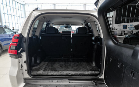 Toyota Land Cruiser Prado 150 рестайлинг 2, 2018 год, 5 250 000 рублей, 12 фотография