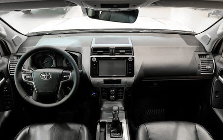Toyota Land Cruiser Prado 150 рестайлинг 2, 2018 год, 5 250 000 рублей, 17 фотография