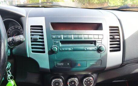 Mitsubishi Outlander III рестайлинг 3, 2010 год, 1 200 000 рублей, 12 фотография