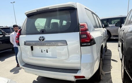 Toyota Land Cruiser Prado 150 рестайлинг 2, 2022 год, 5 150 000 рублей, 3 фотография