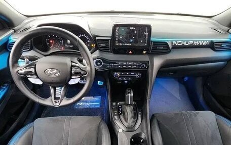 Hyundai Veloster II, 2022 год, 2 161 000 рублей, 10 фотография
