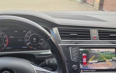 Volkswagen Tiguan II, 2017 год, 2 800 000 рублей, 2 фотография