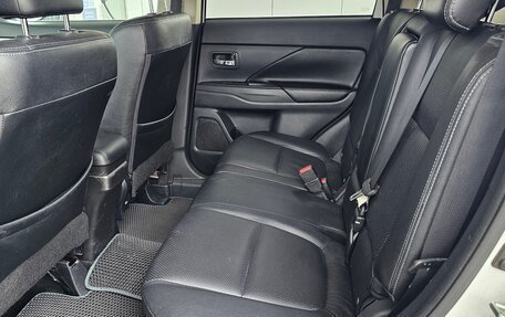 Mitsubishi Outlander III рестайлинг 3, 2013 год, 1 420 000 рублей, 10 фотография