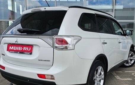 Mitsubishi Outlander III рестайлинг 3, 2013 год, 1 420 000 рублей, 2 фотография