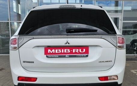 Mitsubishi Outlander III рестайлинг 3, 2013 год, 1 420 000 рублей, 4 фотография