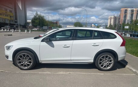 Volvo V60 Cross Country II, 2015 год, 2 450 000 рублей, 4 фотография