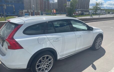 Volvo V60 Cross Country II, 2015 год, 2 450 000 рублей, 8 фотография