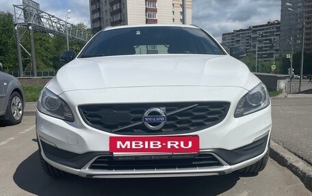 Volvo V60 Cross Country II, 2015 год, 2 450 000 рублей, 2 фотография