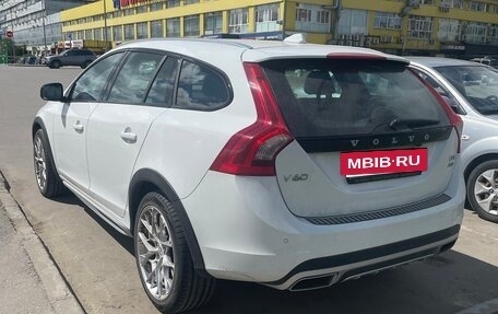 Volvo V60 Cross Country II, 2015 год, 2 450 000 рублей, 5 фотография