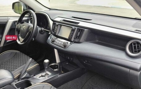 Toyota RAV4, 2018 год, 2 200 000 рублей, 10 фотография