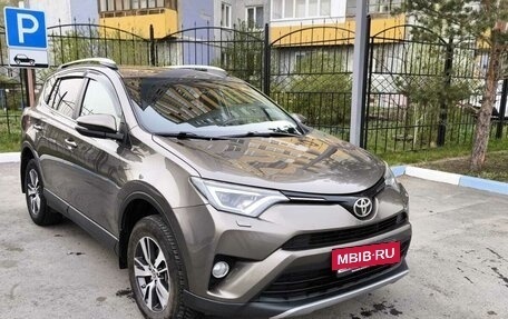 Toyota RAV4, 2018 год, 2 200 000 рублей, 8 фотография