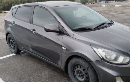 Hyundai Solaris II рестайлинг, 2012 год, 900 000 рублей, 4 фотография