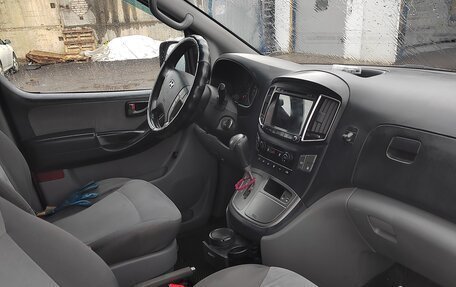 Hyundai H-1 II рестайлинг, 2015 год, 2 700 000 рублей, 3 фотография