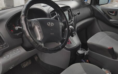 Hyundai H-1 II рестайлинг, 2015 год, 2 700 000 рублей, 2 фотография