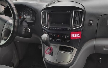 Hyundai H-1 II рестайлинг, 2015 год, 2 700 000 рублей, 5 фотография