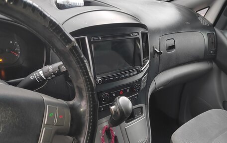 Hyundai H-1 II рестайлинг, 2015 год, 2 700 000 рублей, 15 фотография
