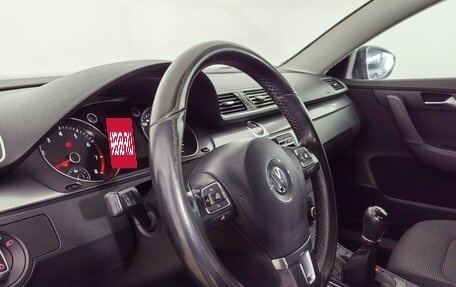 Volkswagen Passat B7, 2011 год, 1 055 000 рублей, 12 фотография