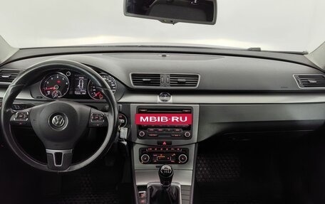 Volkswagen Passat B7, 2011 год, 1 055 000 рублей, 10 фотография
