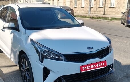 KIA Rio IV, 2021 год, 1 920 000 рублей, 1 фотография