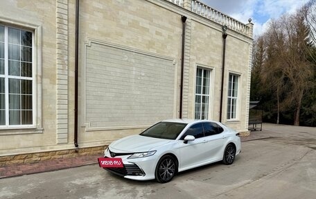 Toyota Camry, 2021 год, 3 700 000 рублей, 2 фотография