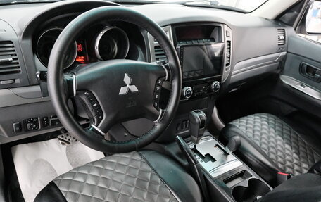 Mitsubishi Pajero IV, 2015 год, 2 599 000 рублей, 9 фотография